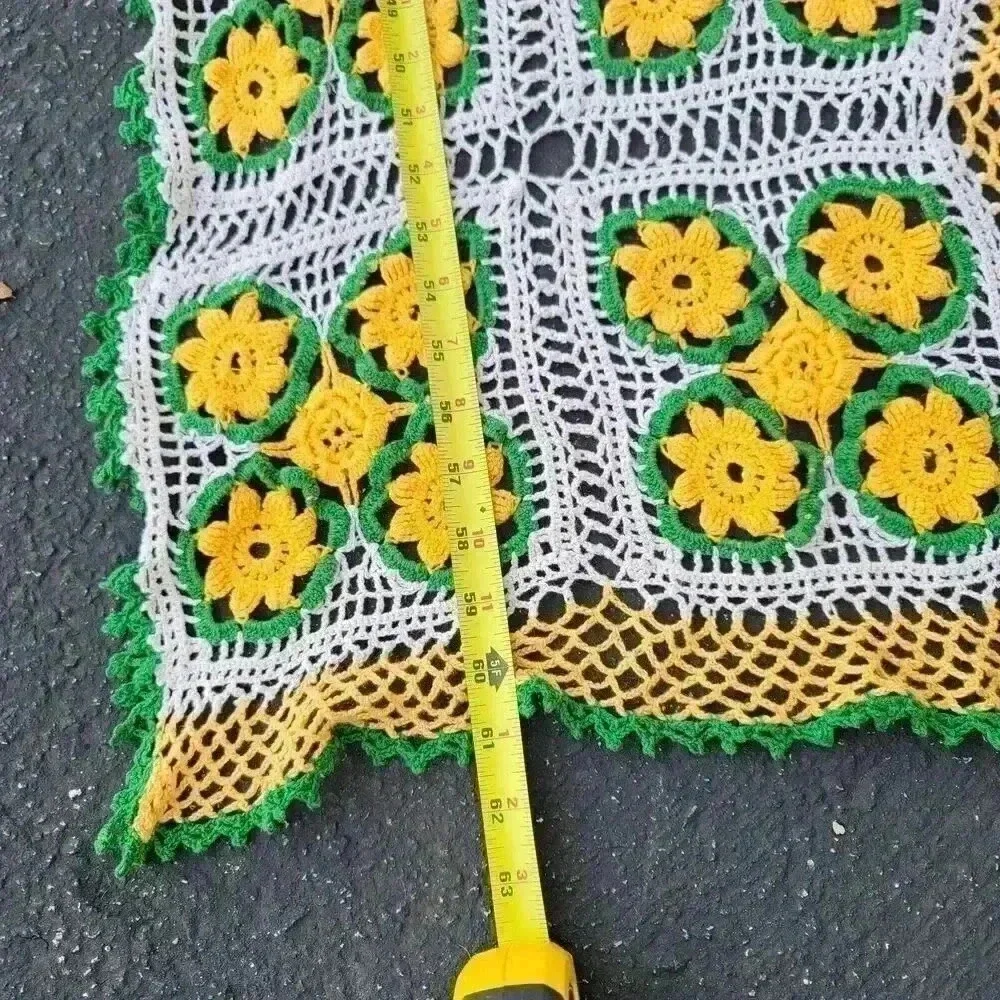 Vintage Flower Hand Knit Table Runner Doily Yellow Green 61 Inch